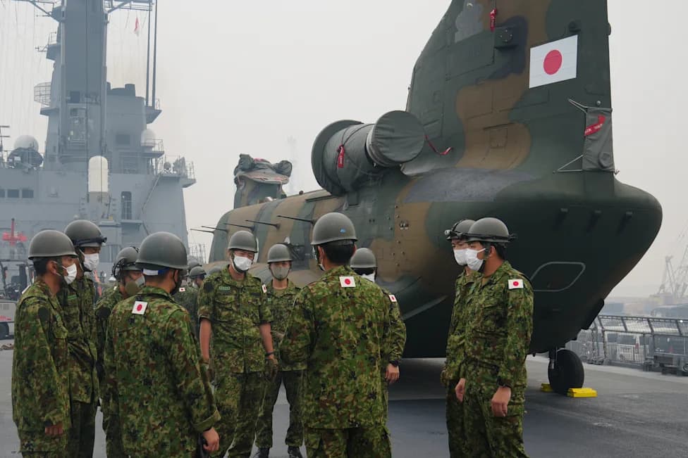Japan Šalje Brod i Helikoptere na Borneo: JSDF Pomaže Indoneziji U Gašenju Požara I Borbi Protiv Otrovanog Dima