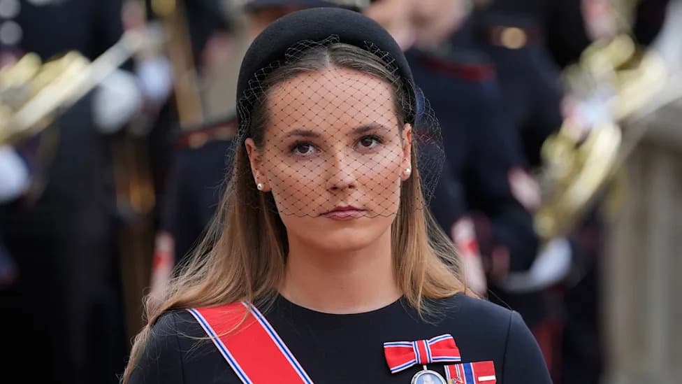 Ingrid Aleksandra (22) Preuzima Centralnu Ulogu: Škola, Dužnosti i Brzi Prelaz Norveške Monarhije