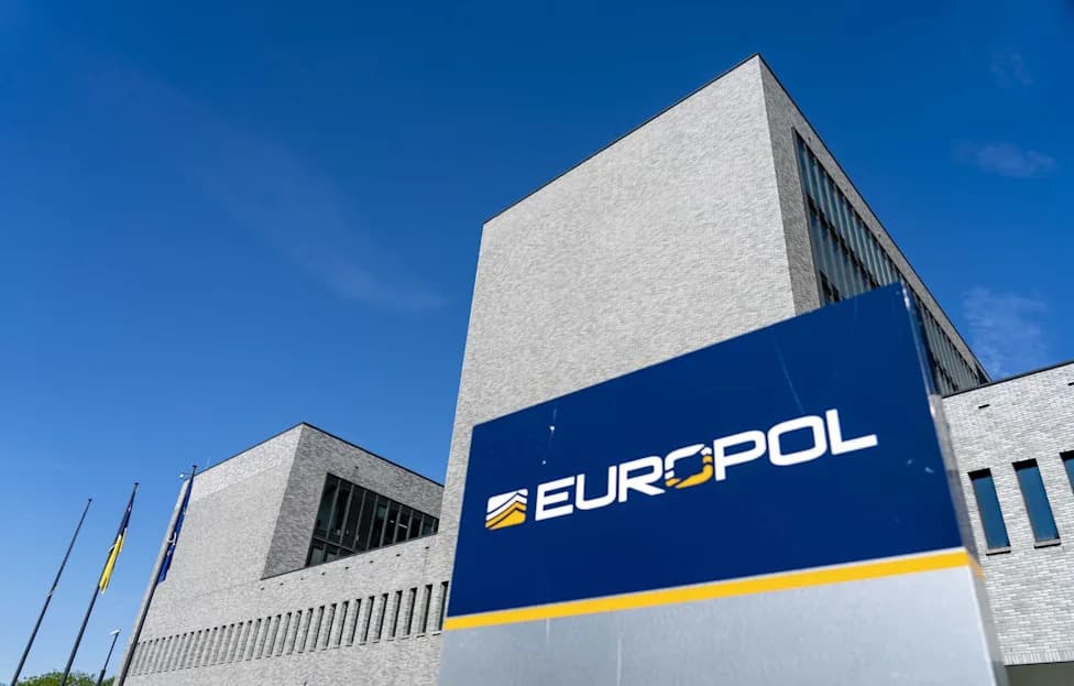 Skandal s Konjskim Mesom: Evropol Cilja Mrežu Koja Je Lažirala Identitete Trkačkih Konja