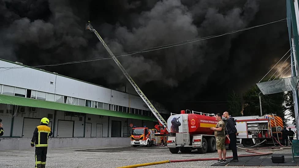 Masovni noćni napadi: Rusija lansirala 453 drona, Ukrajina uzvraća udarima na rafinerije u Rusiji