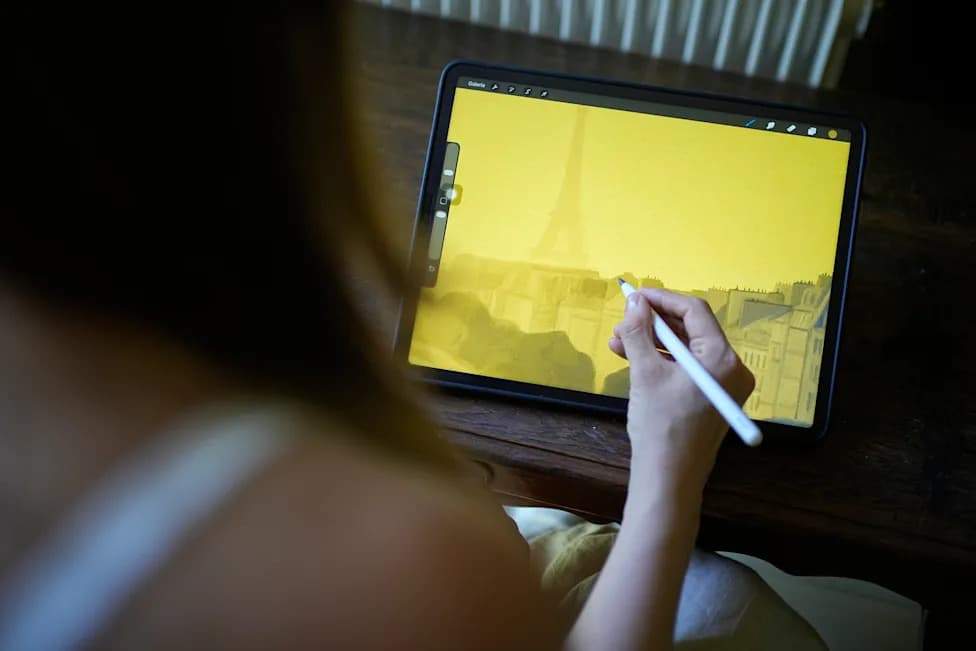 Pariz Pod Talasima Vrućine: Ilustracije Marine Antonove Pokazuju Kako Su Najranjiviji Pogođeni