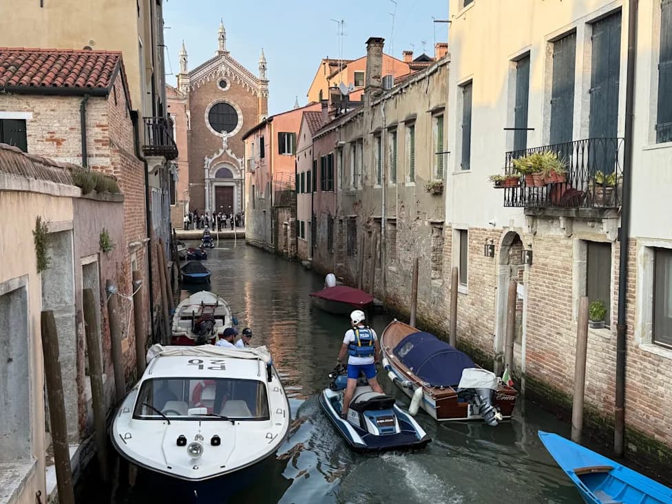 Pronađeno Telo Žene Nakon Smrtonosnog Sudara Vodnog Taksija I Čamca U Veneciji