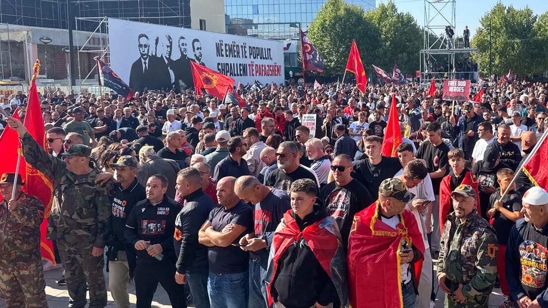 Protesti u Prištini: Veterani tzv. OVK Traže Ukidanje Zakona o Specijalizovanim Većima i Podršku za Osuđene Lidere