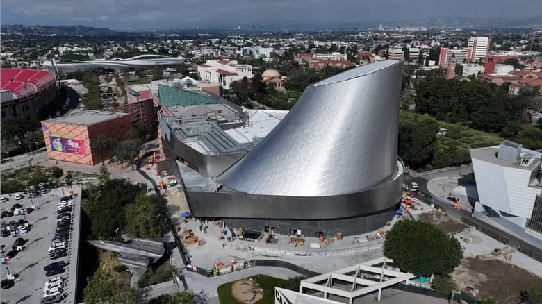 Endeavour dobio futuristički stalni dom — Samuel Oschin Air and Space Center u Los Anđelesu