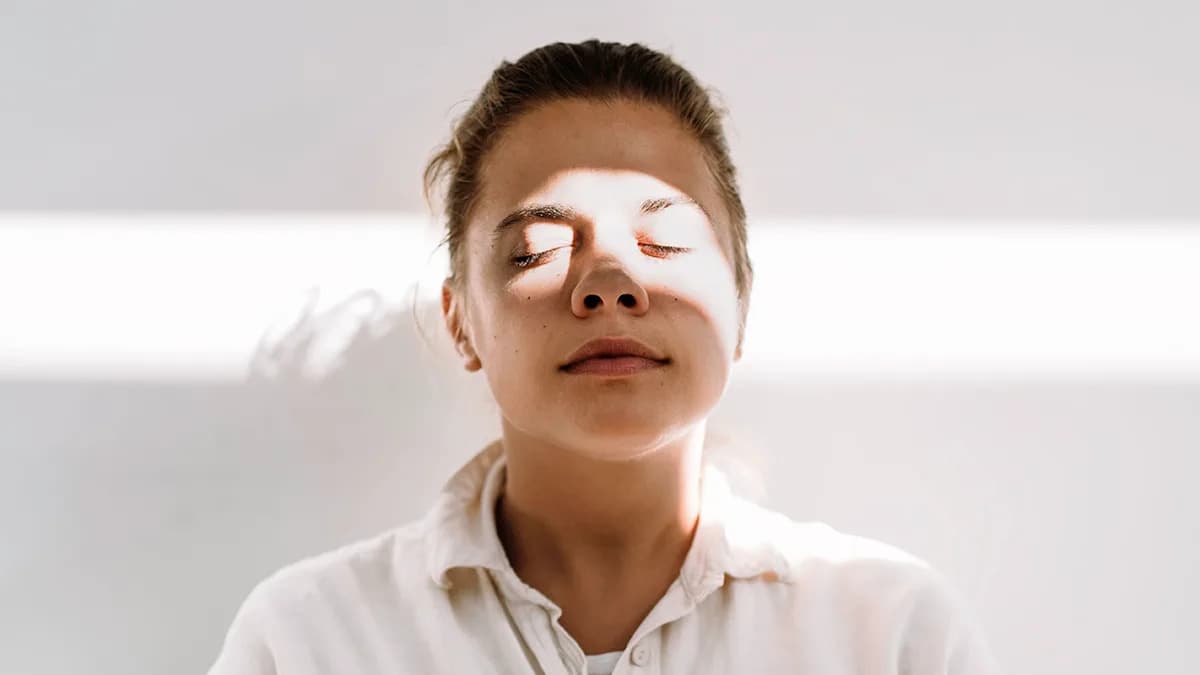 Zašto „zalutamo“ kad smo umorni — MIT otkriva da mozak pokreće talase tečnosti za „čišćenje“