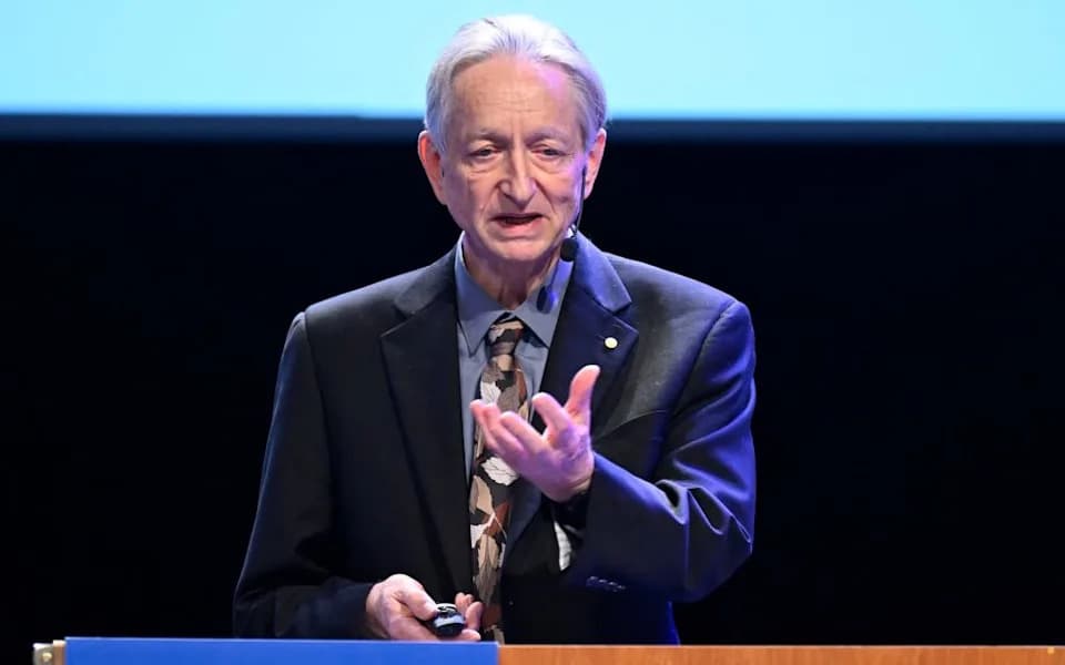 „Kum AI“ Geoffrey Hinton: Da bi se zaradilo, verovatno će biti potrebno zameniti ljudski rad — „Teška odluka“