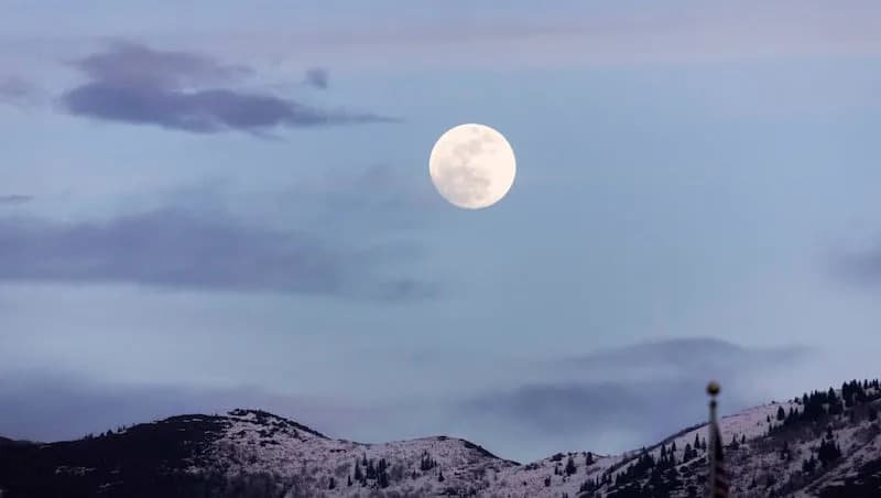 Dva bljeska na Mesecu: snimljeni udari meteora — šta se dogodilo?