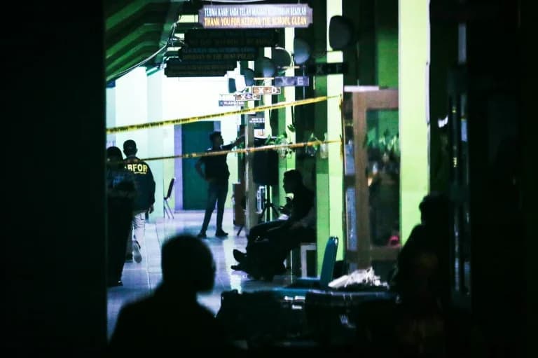 Skoro 100 povređeno u eksplozijama u školskoj džamiji u Džakarti — policija ispituje učenika