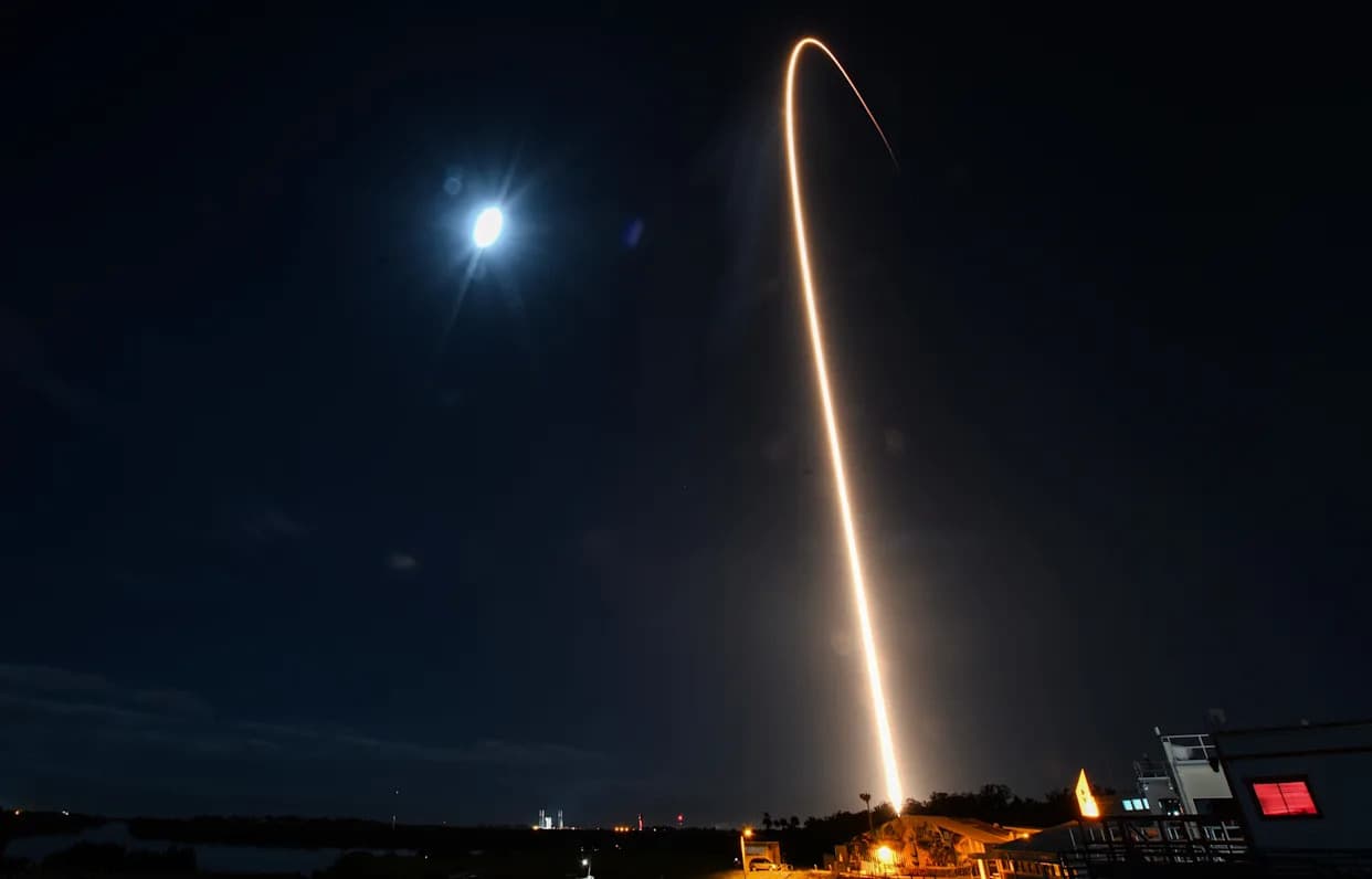 Vatreni bolid iznad Cape Canaverala: mogući reentri satelita tokom pokušaja lansiranja SpaceX‑a