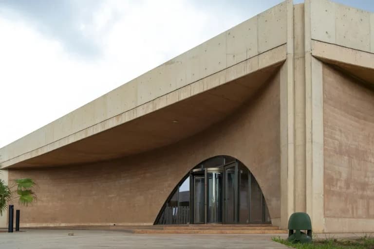 Protesti zaustavili otvaranje MOWAA muzeja u Benin Sitiju — spor oko upravljanja i povratka artefakata