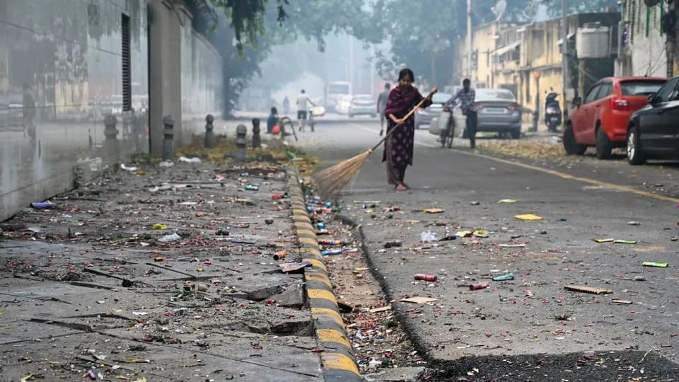 Nju Delhi potonuo u otrovni oblak — najzagađeniji vazduh na svetu dan nakon Diwalija