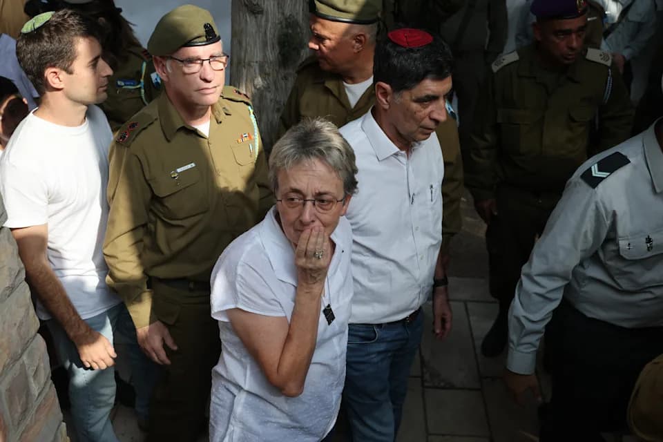 Desetine hiljada ispratilo Hadara Goldina: posmrtni ostaci vraćeni iz Gaze posle 11 godina