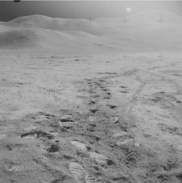 Otkriven razlog za „nagnuti“ oblak prašine koji prati Mesec