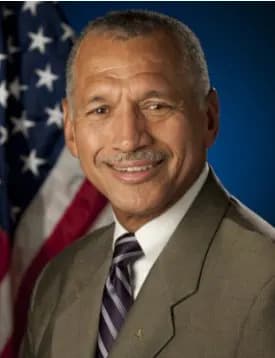 Bivši administrator NASA Charles Bolden Jr. stiže u Norfolk — predavanje o budućnosti ljudskih svemirskih misija