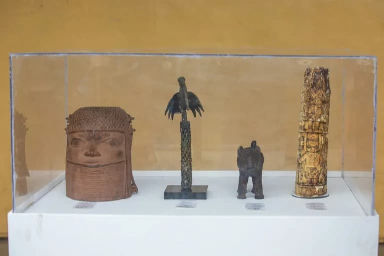 Boston vratio dve Beninske bronze Nigeriji — simboličan korak u povratku kulturnog blaga