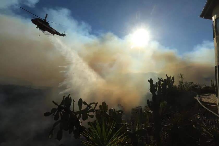 Može li ostanak u kući spasiti život tokom divljeg požara? U Topangi vatrogasci kažu — ponekad je to jedina opcija