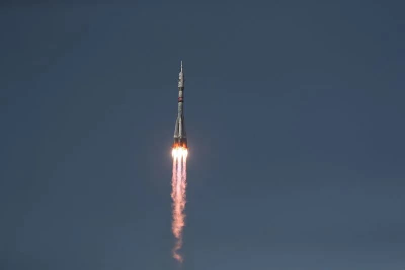 Soyuz MS-28 uspešno dokovao za ISS, ali lansirna rampa u Bajkonuru oštećena