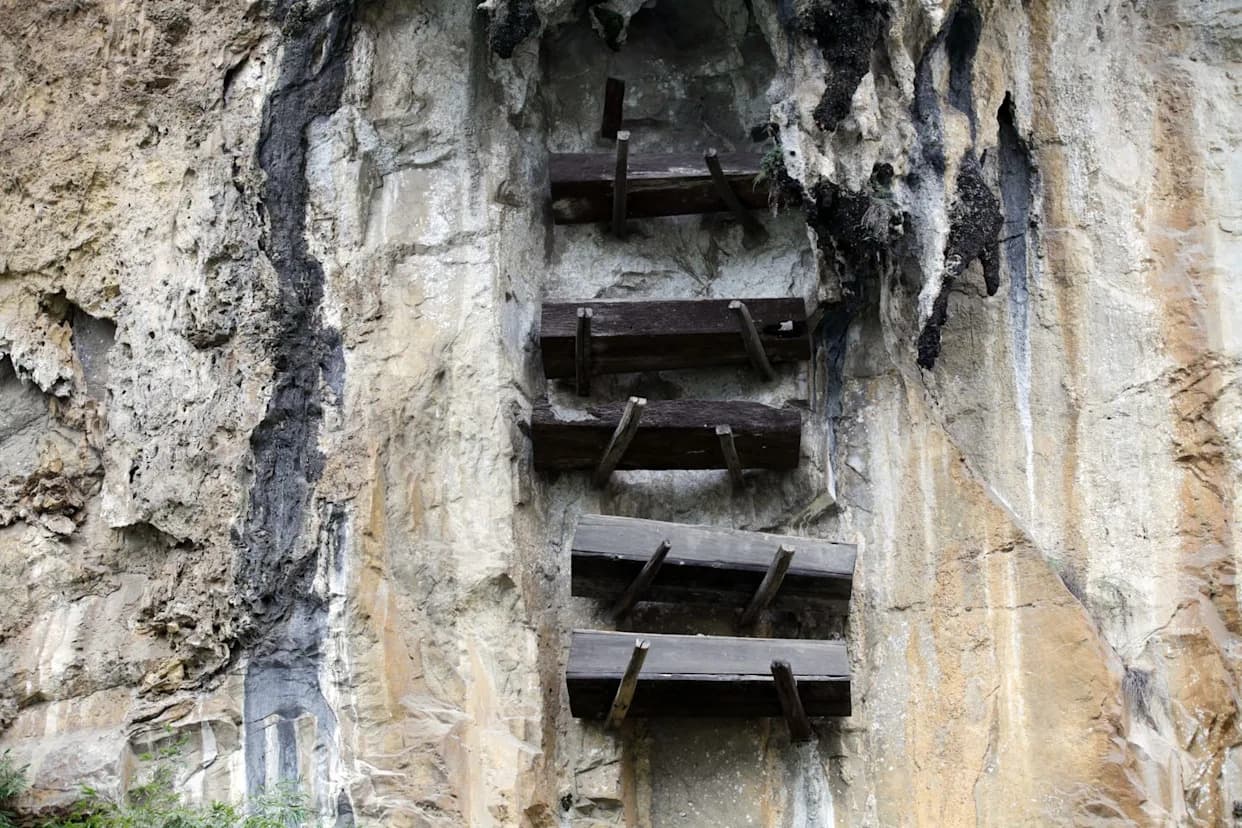 Viseći kovčezi na liticama otkrivaju: genetika povezuje savremene Bo sa njihovim drevnim precima