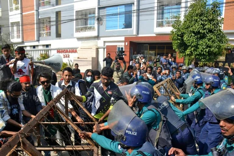 Protesti u Bangladešu: Policija Zaustavila Demonstrante Nakon Indijskih Upozorenja o Bezbednosti
