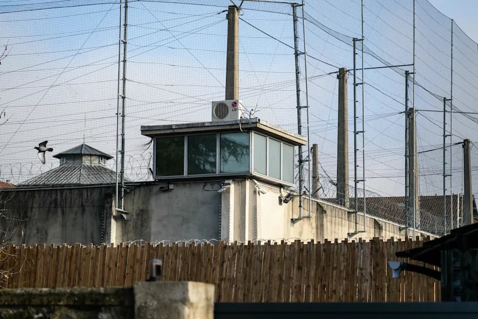 Tinejdžer Uhapšen u Marseju Nakon Bekstva Iz Zatvora u Dijonu — Istraga O Dronovima