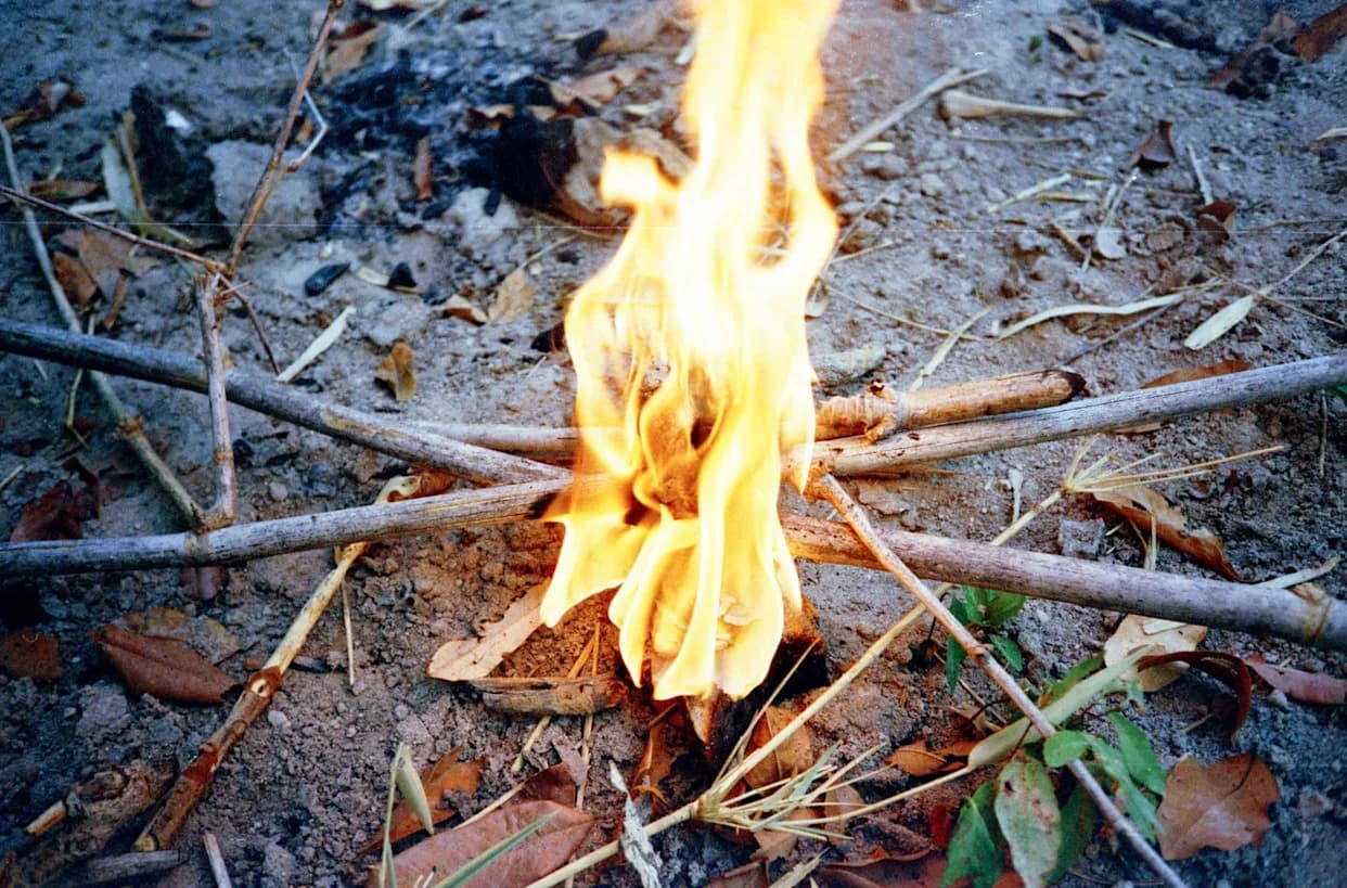 Neandertalci Su Namerno Palili Vatru Pre Oko 400.000 Godina — Najstariji Dokaz