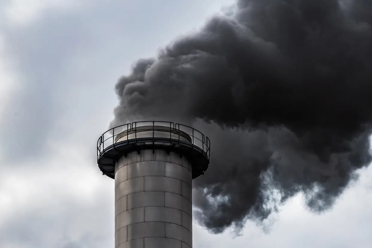 Novi materijal iz Helsinkija hvata CO2 direktno iz vazduha — 1 g upije 156 mg