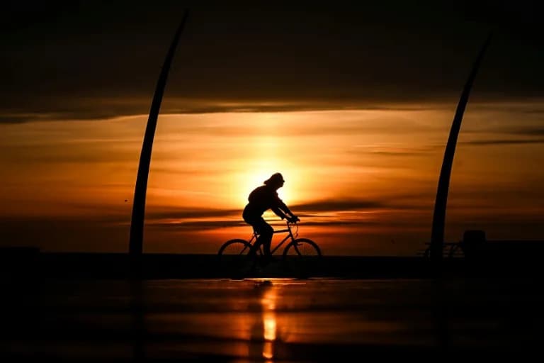 2025. Najtoplija i Najsunčanija Godina Ujedinjenog Kraljevstva — Met Office Upozorava Na Uticaj Klimatskih Promena