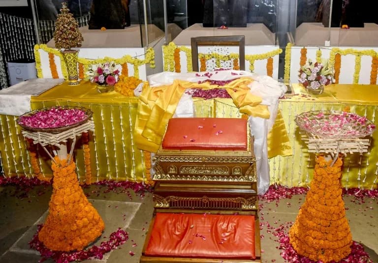 Povratak Piprahwa Dragulja: Više Od 300 Svetih Relikvija Prikazano U Nju Delhiju