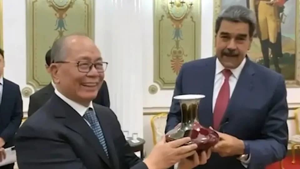 Maduro Se Sreo Sa Kineskim Izaslanikom Nekoliko Sati Pre Hapšenja — Peking Oštro Osudio Akciju SAD