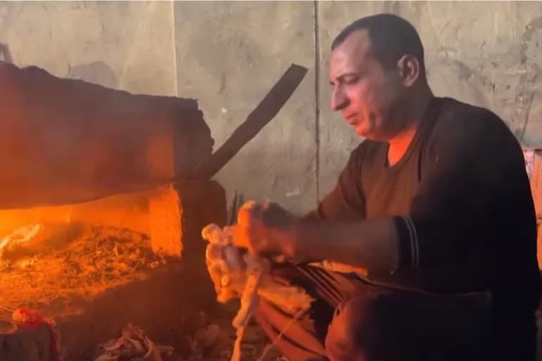 Od doktorata do peći: Naučnik iz Gaze peče hleb da hrani porodicu i zajednicu usred rata