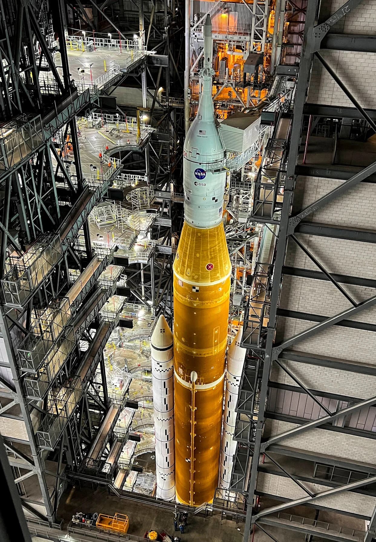 NASA Izvodi SLS Na Rampu KSC — Korak Bliže Misiji Artemis II