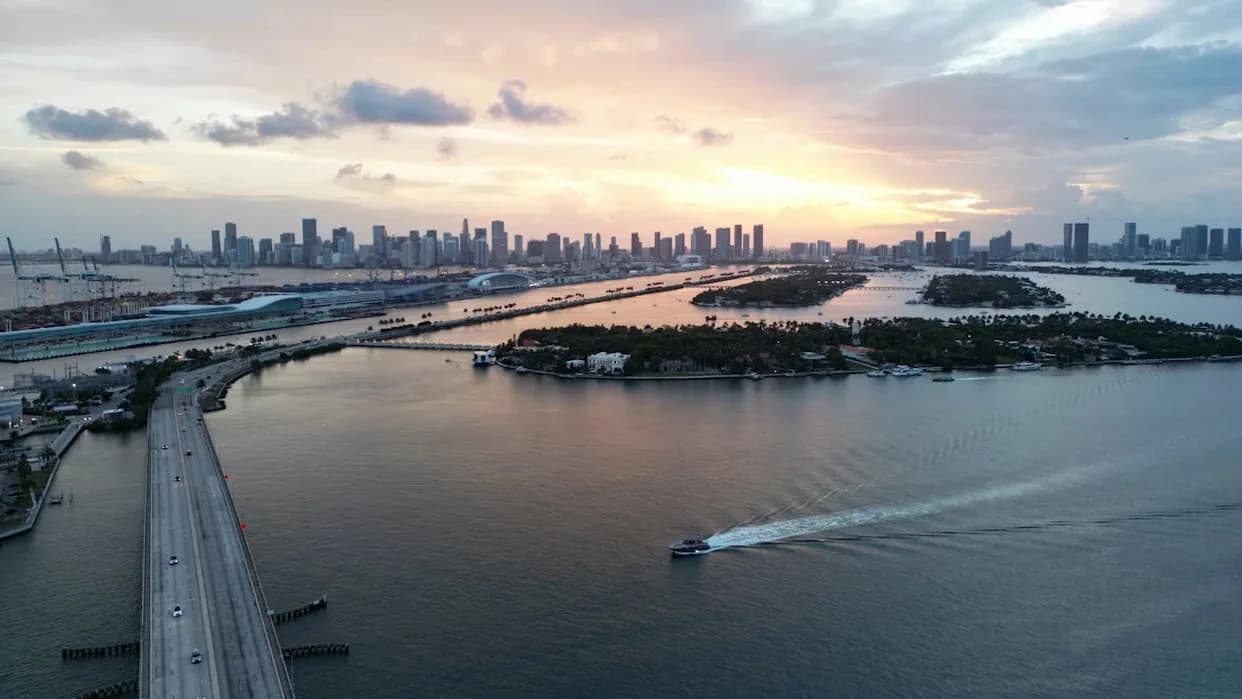 Tajfuni sada donose „nevidljivu“ pretnju obalnim gradovima — mikroplastika iz okeana taloži se na kopnu