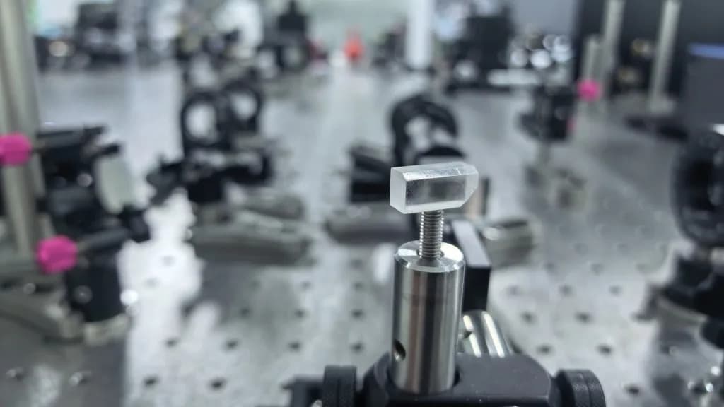 Kineski tim razvio ABF kristal i postigao rekord: solid‑state VUV laser na 158,9 nm