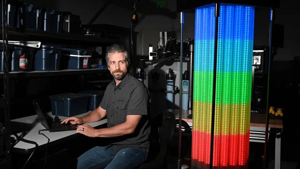 ViBRANT — "Svetleći" surogat‑reaktor koji simulira nuklearnu fisiju bez zračenja