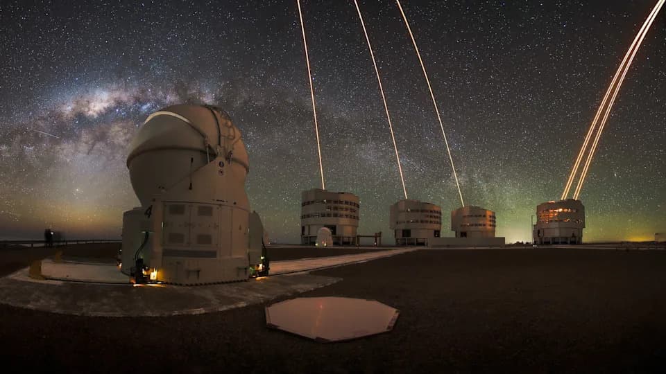 Spektakularna fotografija: Laseri prave "veštačke zvezde" iznad Paranal opservatorije