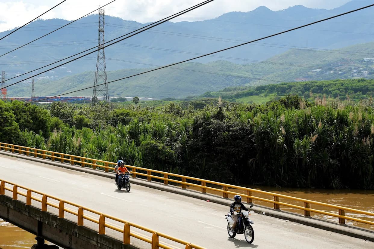 Ekvador Podiže Carine Na Uvoz Iz Kolumbije Na 50% Od 1. Marta — Kriza Zbog Granice, Energije I Naftnih Tokova