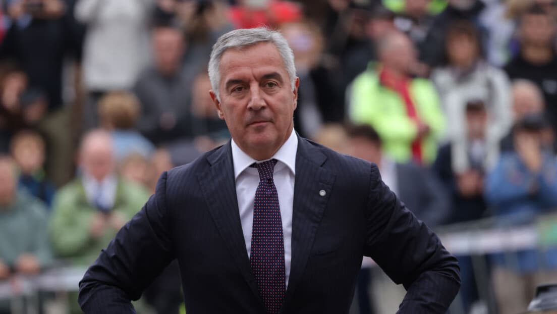 Policija Opkolila Zgradu U Centru Podgorice: Pretres Imovine Brata Mila Đukanovića