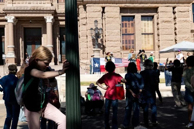 Tri poginula i 14 ranjenih u masovnoj pucnjavi u Austinu, Teksas — osumnjičeni ubijen