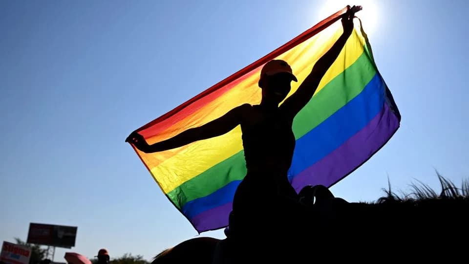 Poljubac Koji Može Vršiti Kaznu: Kako Se Klima Protiv LGBTQ U Africi Zaoštrava