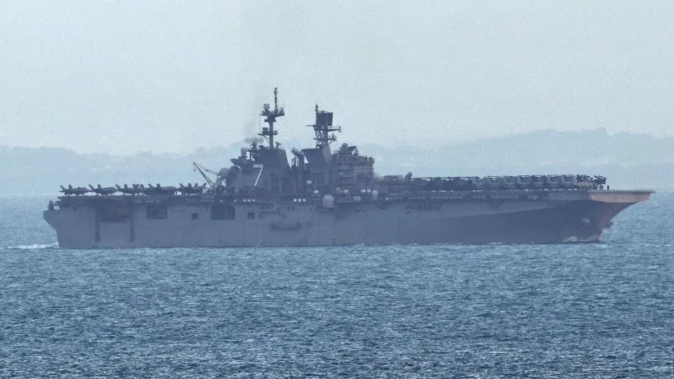 USS Tripoli Primećen Kod Singapura — Amfibijski Brod Sa Oko 2.200 Marinaca Plovi Ka Malakskom Tjesnacu
