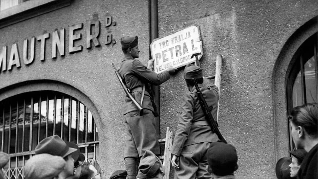 Ležaljke Ispred Spomen-parka Dotrščina Izazvale Negodovanje — Uklonjene Nakon Reakcije Javnosti