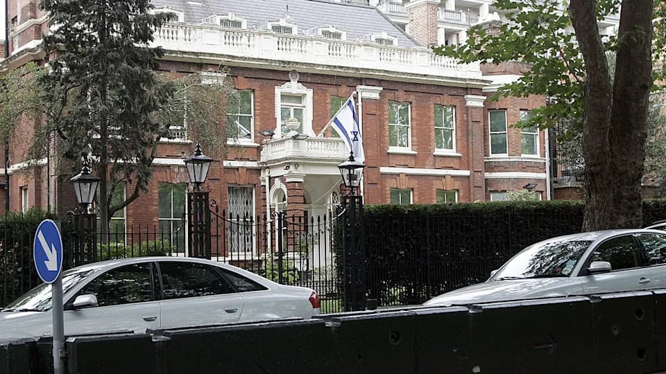 Otkriveno: Stanovi Povezani Sa Mojtabom Khameneijem Imaju Direktan Pogled Na Izraelsku Ambasadu U Londonu