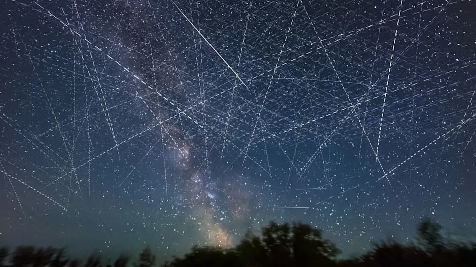 Astronomi Upozoravaju: 50.000 Ogledala i 1.000.000 Satelita Mogu Uništiti Noćno Nebo