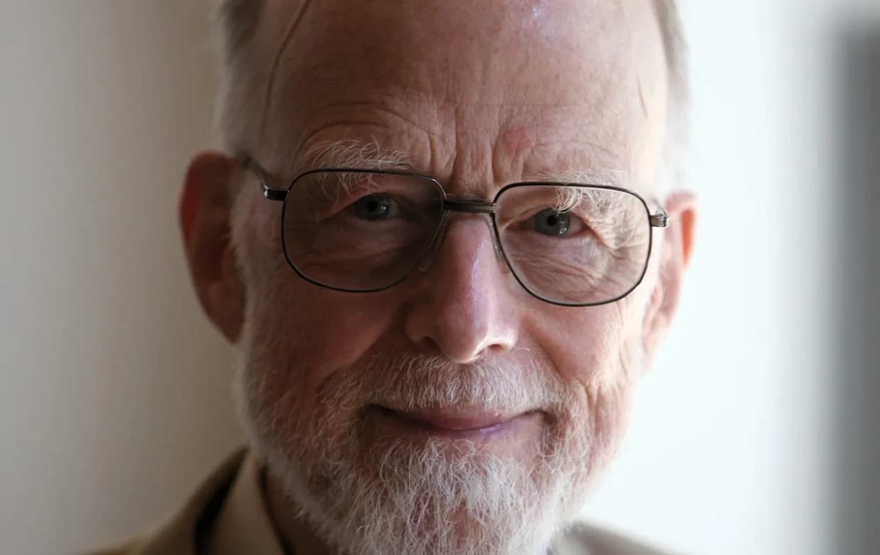 Sir Tony Hoare — Tvorac Quicksorta i Otac Formalnih Metoda U Računarstvu