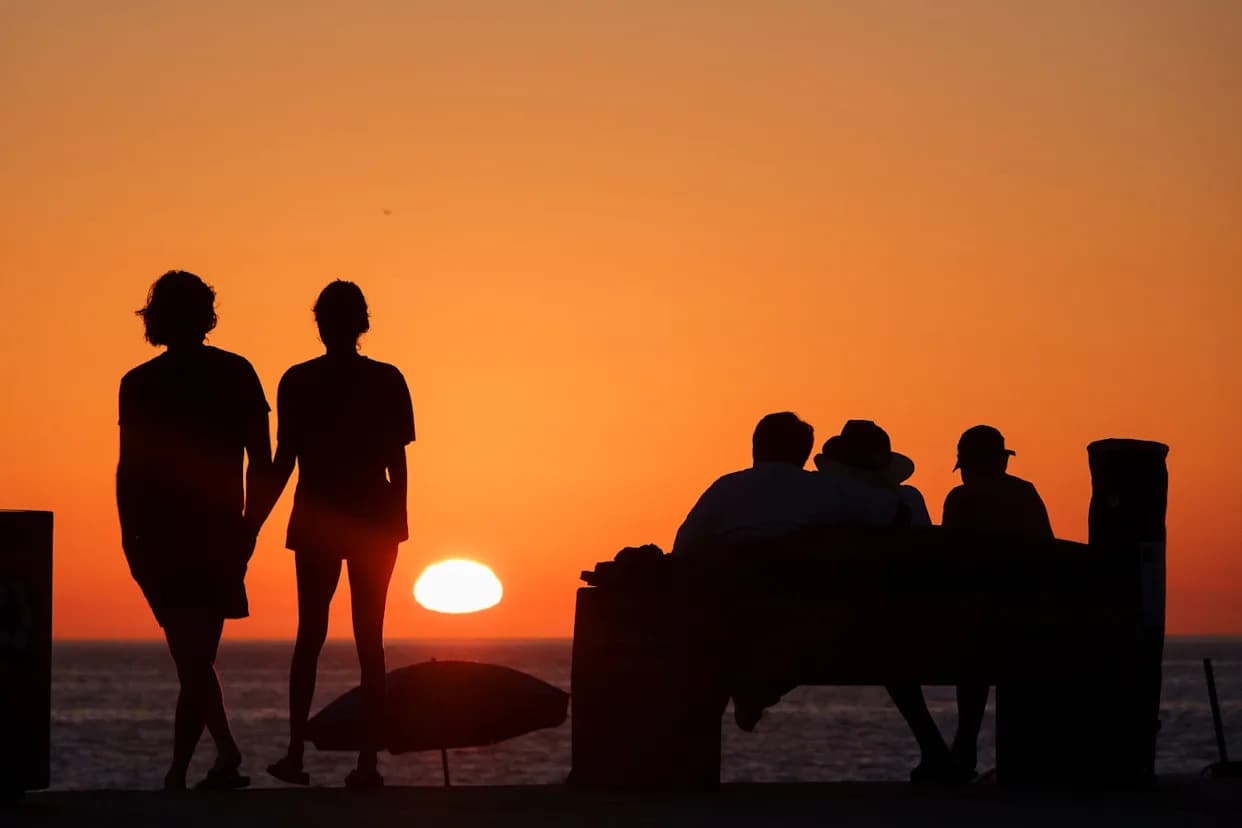 Rekordni toplotni talas na zapadu SAD se širi prema Velikim Ravnicama — novе temperature i hitne mere