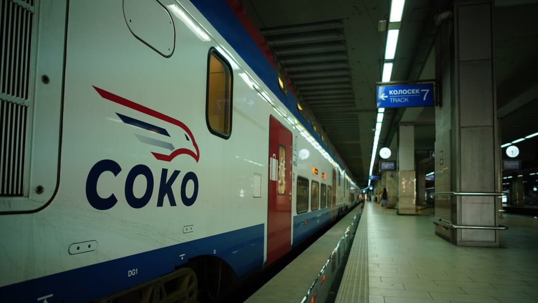 Prvi 'Soko' Sastavi Stigli U Budimpeštu — Pripreme Za Saobraćaj Na Brzoj Pruzi U Toku