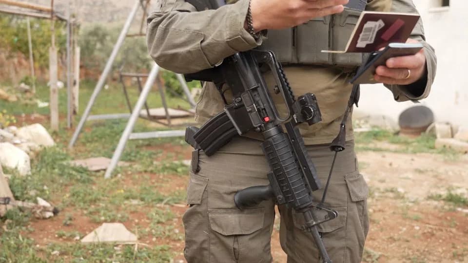 Vojnici podržali doseljenike, pritvorili Palestince i CNN tim u Tayasiru — govorili o osveti