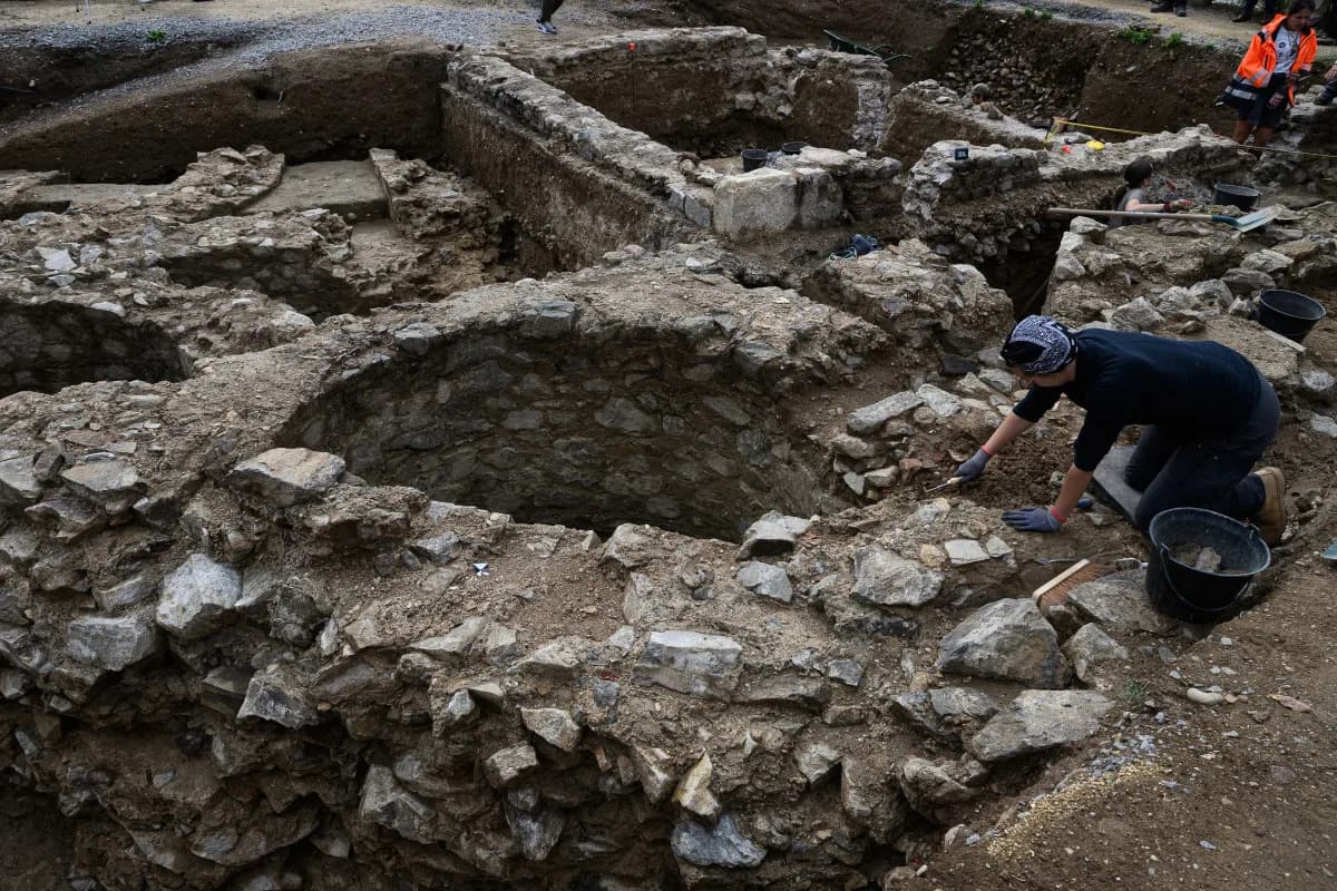 Grad Mrtvih Ispod Ulica Zadra: Rimska Nekropola Sa Preko 3.000 Grobnica Otkrivena