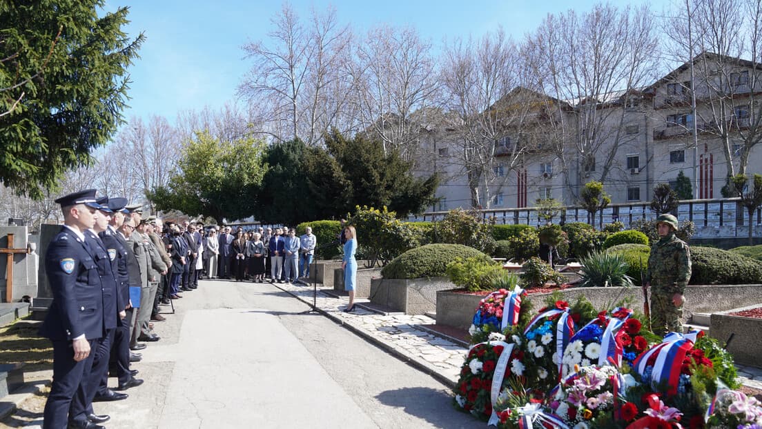 Položeni venci u Aleji stradalih na Novom groblju — Obeležen Dan sećanja na 6. april 1941.