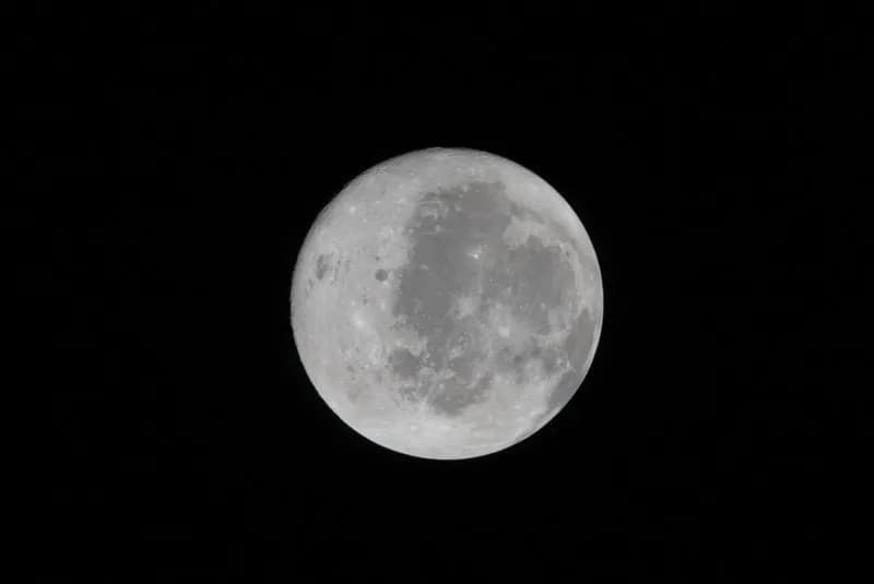 Artemis II Dostigao Najveću Udaljenost Od Zemlje — Posada Pogledala Dalju Stranu Meseca i Posvetila Krater